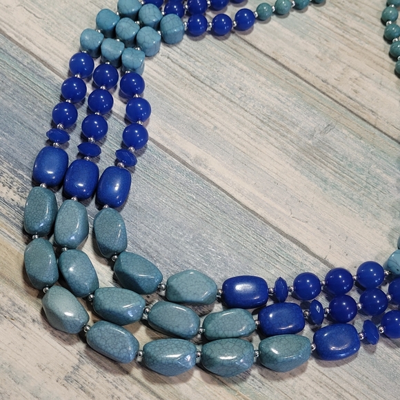 Blue Three Strands Necklace. - Picture 2 of 6